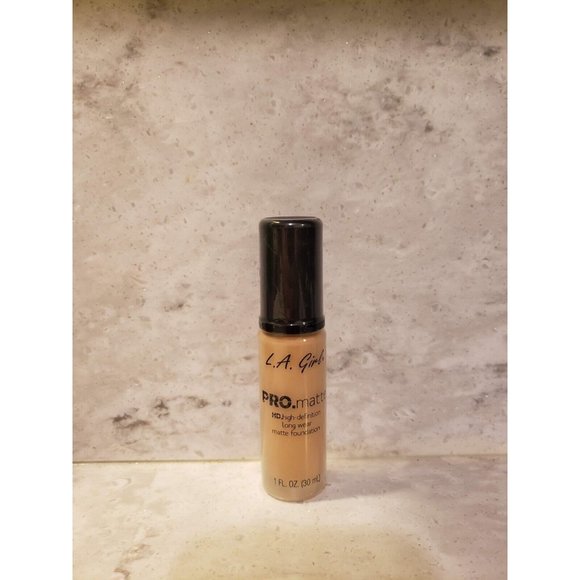 LA Girl Pro Matte High Definition Long Wear Matte Foundation GLM677 Soft Honey - Picture 1 of 2